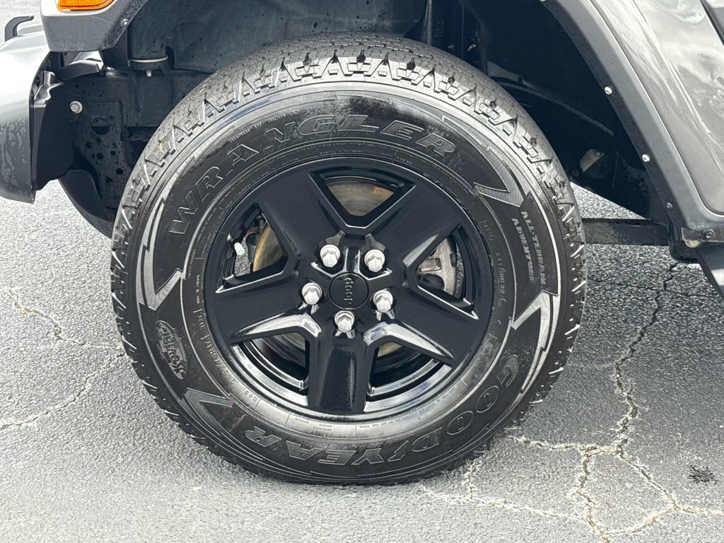 Used 2021 Jeep Gladiator Sport image 11