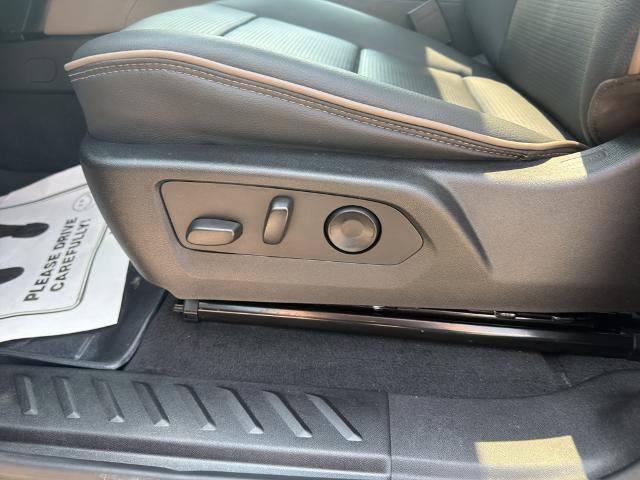 Used 2024 GMC Canyon Denali AWD/4WD image 11
