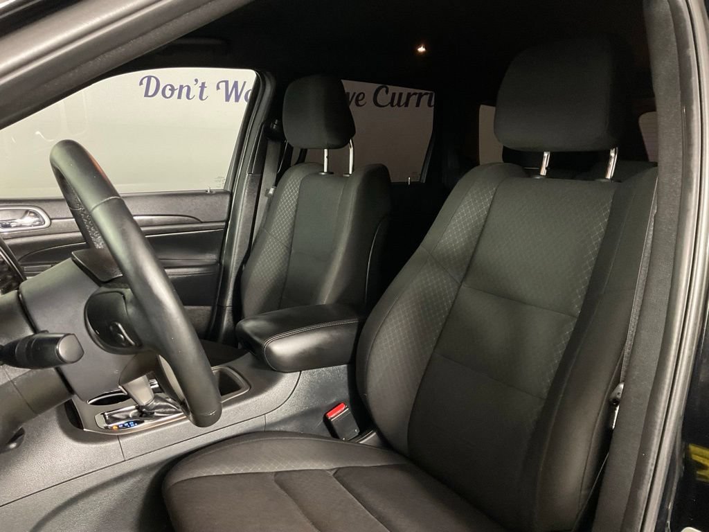 Used 2018 Jeep Grand Cherokee Laredo RWD image 14