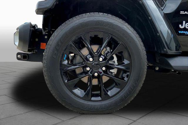 Used 2022 Jeep Wrangler Unlimited Sahara w/ Cold Weather Group AWD/4WD image 13