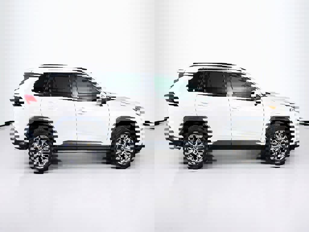 Used 2021 Toyota RAV4 XLE Premium image 6