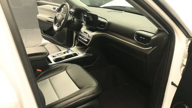 Certified 2024 Ford Explorer XLT w/ Equipment Group 202A AWD/4WD image 18