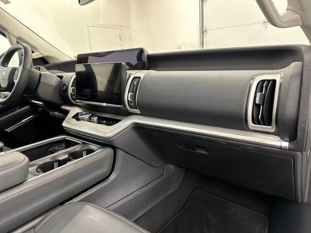 Certified 2025 Ford Expedition Active image 11