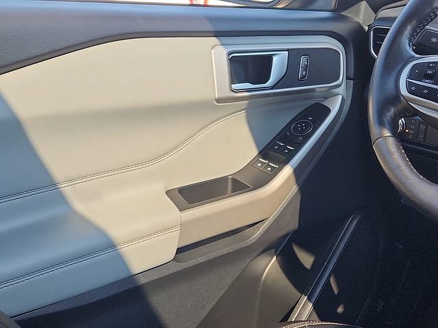 Certified 2022 Ford Explorer XLT w/ Equipment Group 202A AWD/4WD image 11