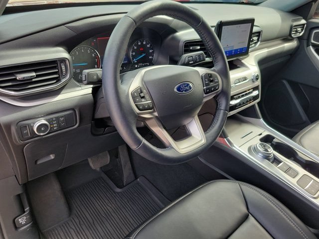 Certified 2022 Ford Explorer XLT w/ Equipment Group 202A RWD image 10
