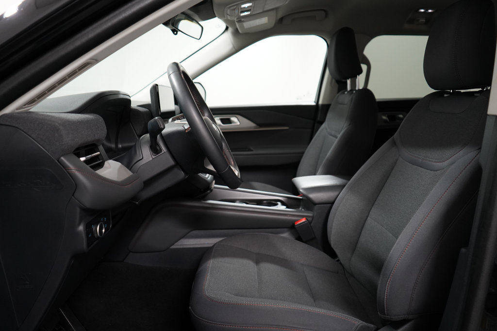 Certified 2025 Ford Explorer Active RWD image 14