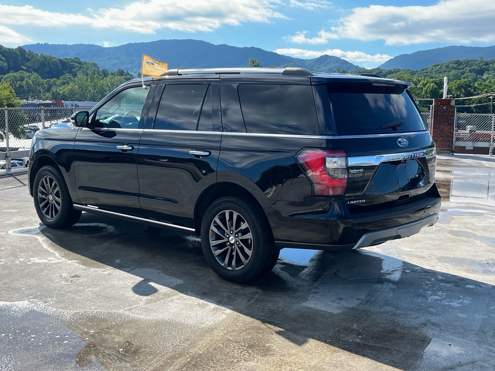 Certified 2021 Ford Expedition Limited AWD/4WD image 4