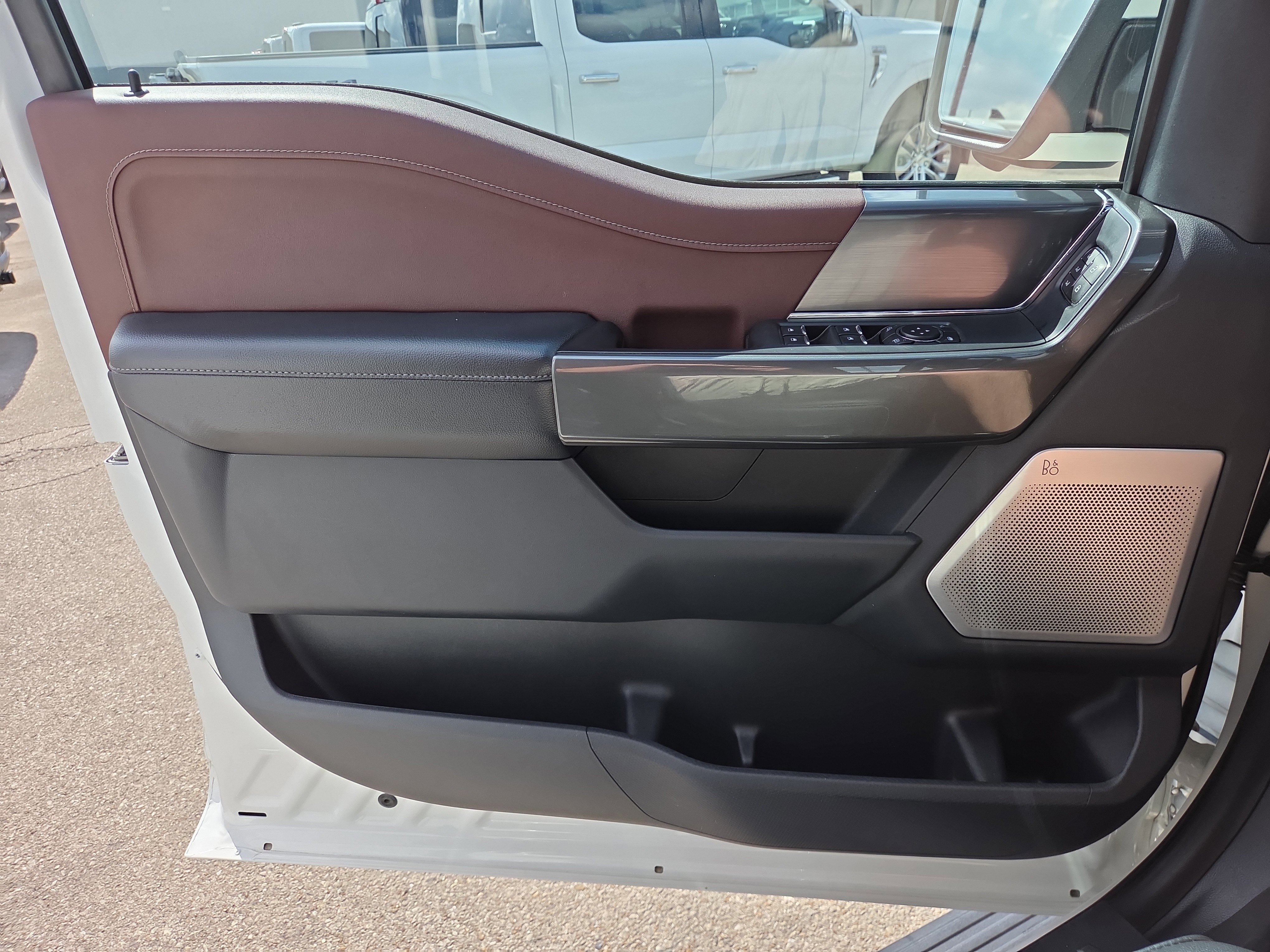 Certified 2022 Ford F150 Lariat w/ Equipment Group 502A High image 18