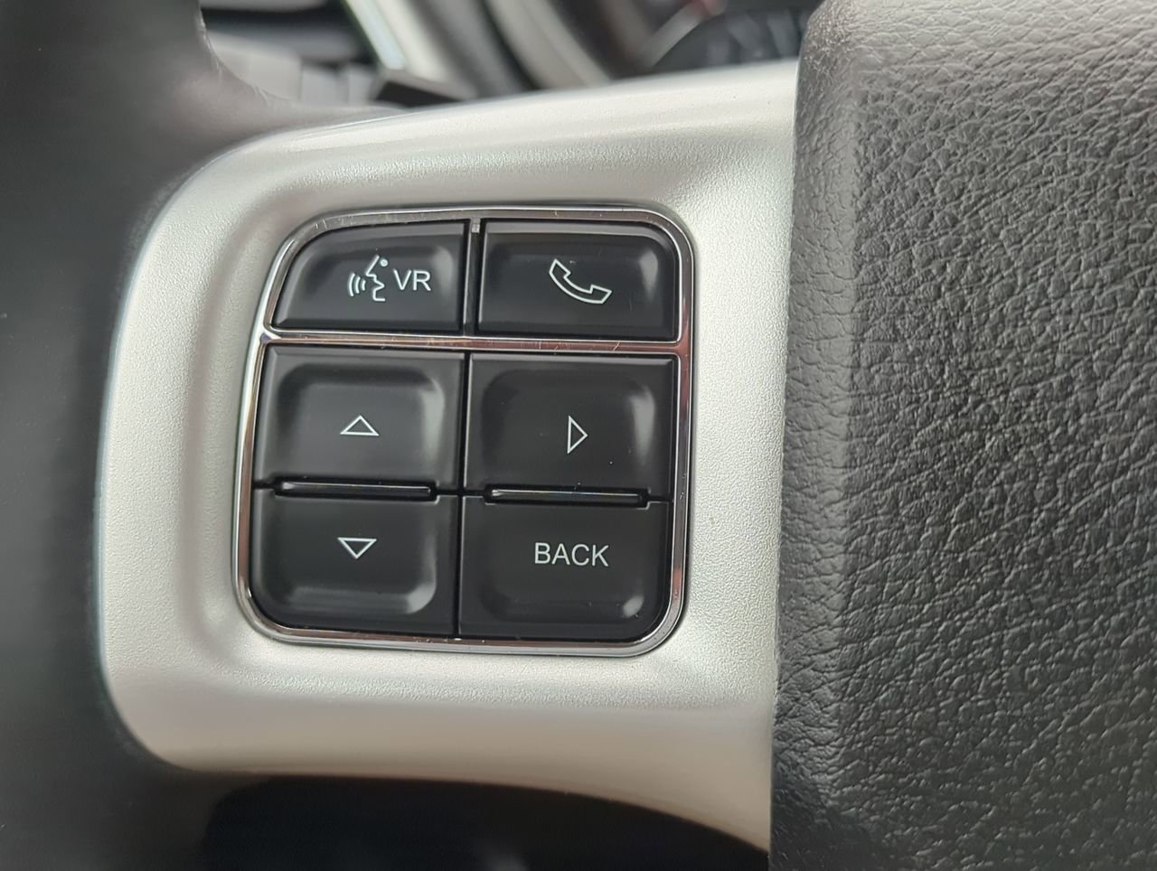 Used 2019 Dodge Journey SE w/ Connectivity Group FWD image 21
