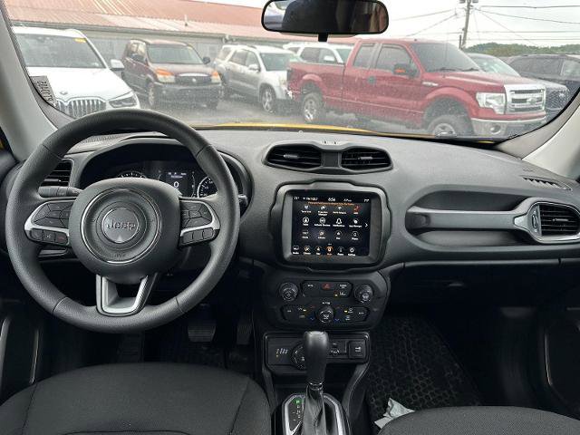 Used 2023 Jeep Renegade Latitude AWD/4WD image 19