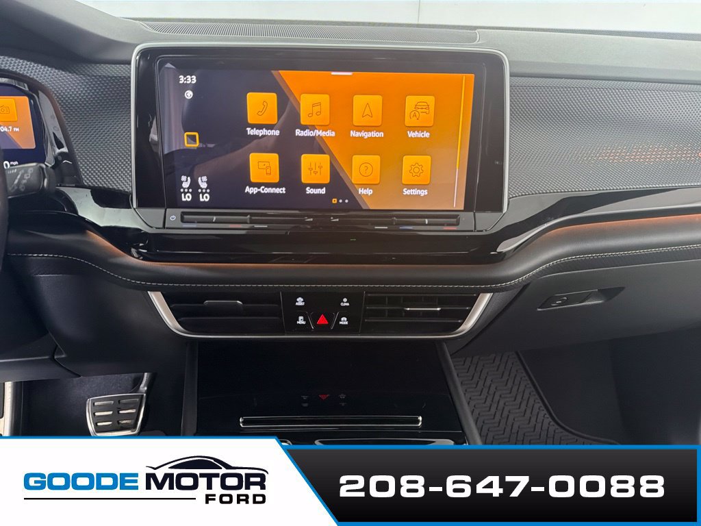 Used 2024 Volkswagen Atlas Cross Sport SEL R-Line AWD/4WD image 15