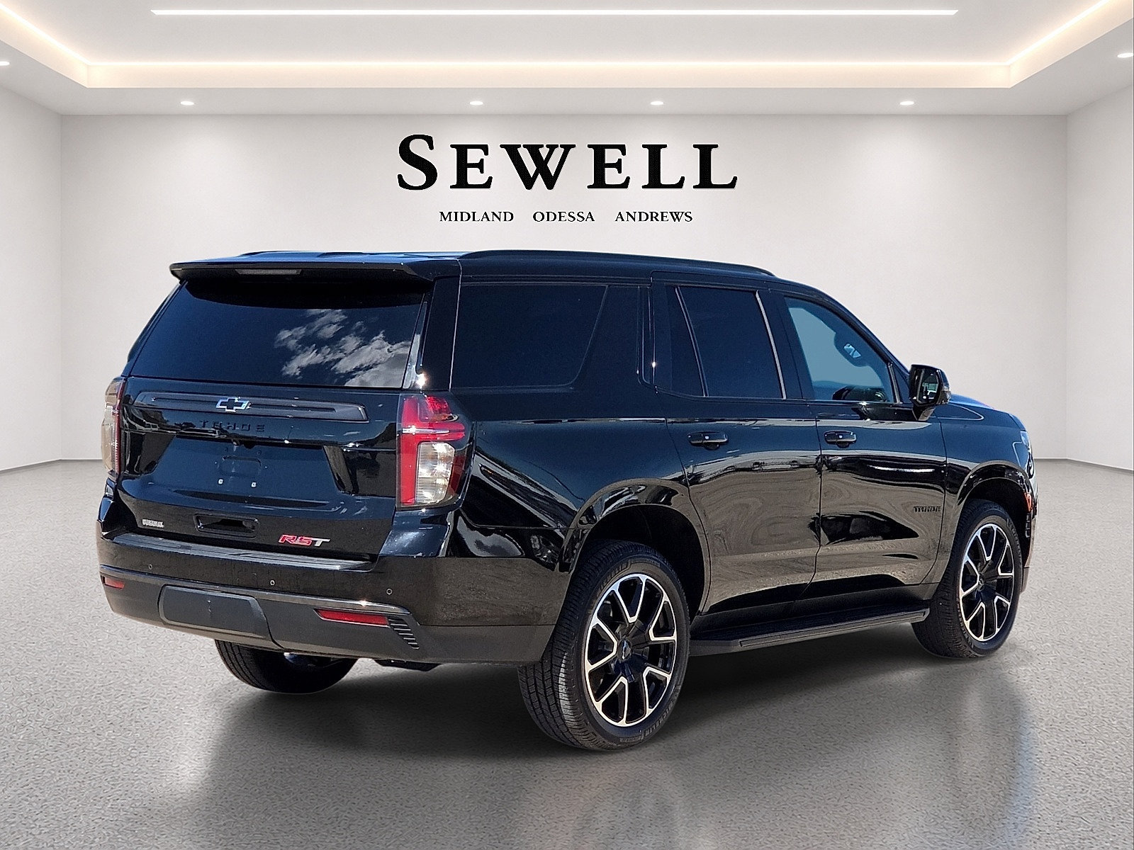 Used 2021 Chevrolet Tahoe RST w/ Luxury Package AWD/4WD image 4