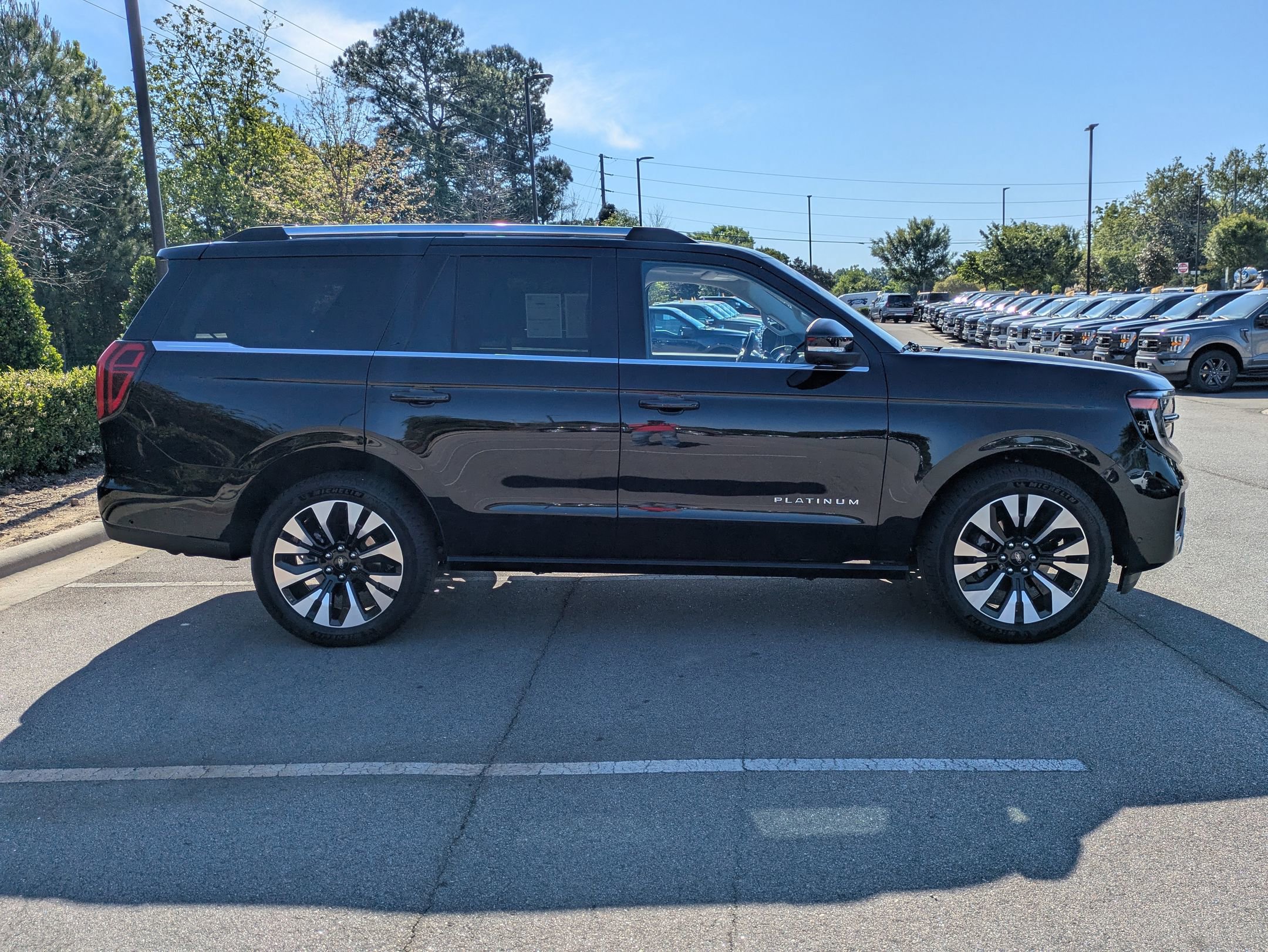 Certified 2025 Ford Expedition Platinum w/ Driver's Package AWD/4WD image 3