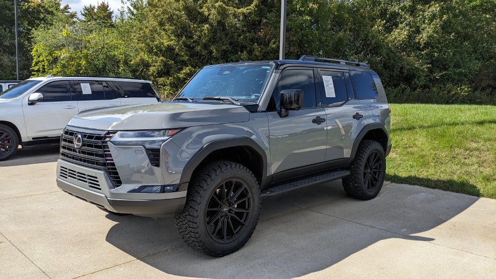 Used 2025 Lexus GX 550 AWD/4WD image 7