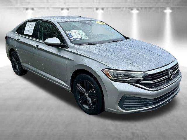 Used 2023 Volkswagen Jetta SE w/ Black Wheel Package FWD image 3