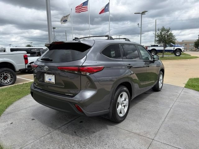 Used 2023 Toyota Highlander LE AWD/4WD image 6