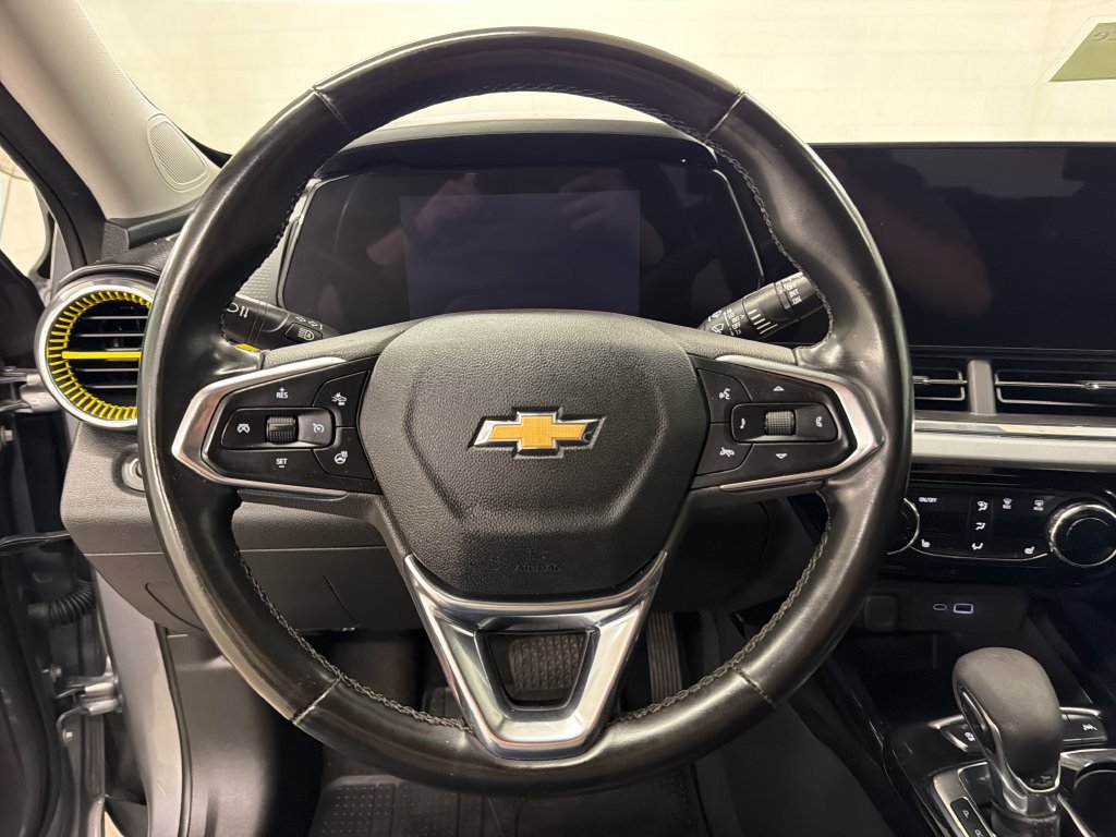 Used 2024 Chevrolet Trax LT w/ Driver Confidence Package FWD image 18