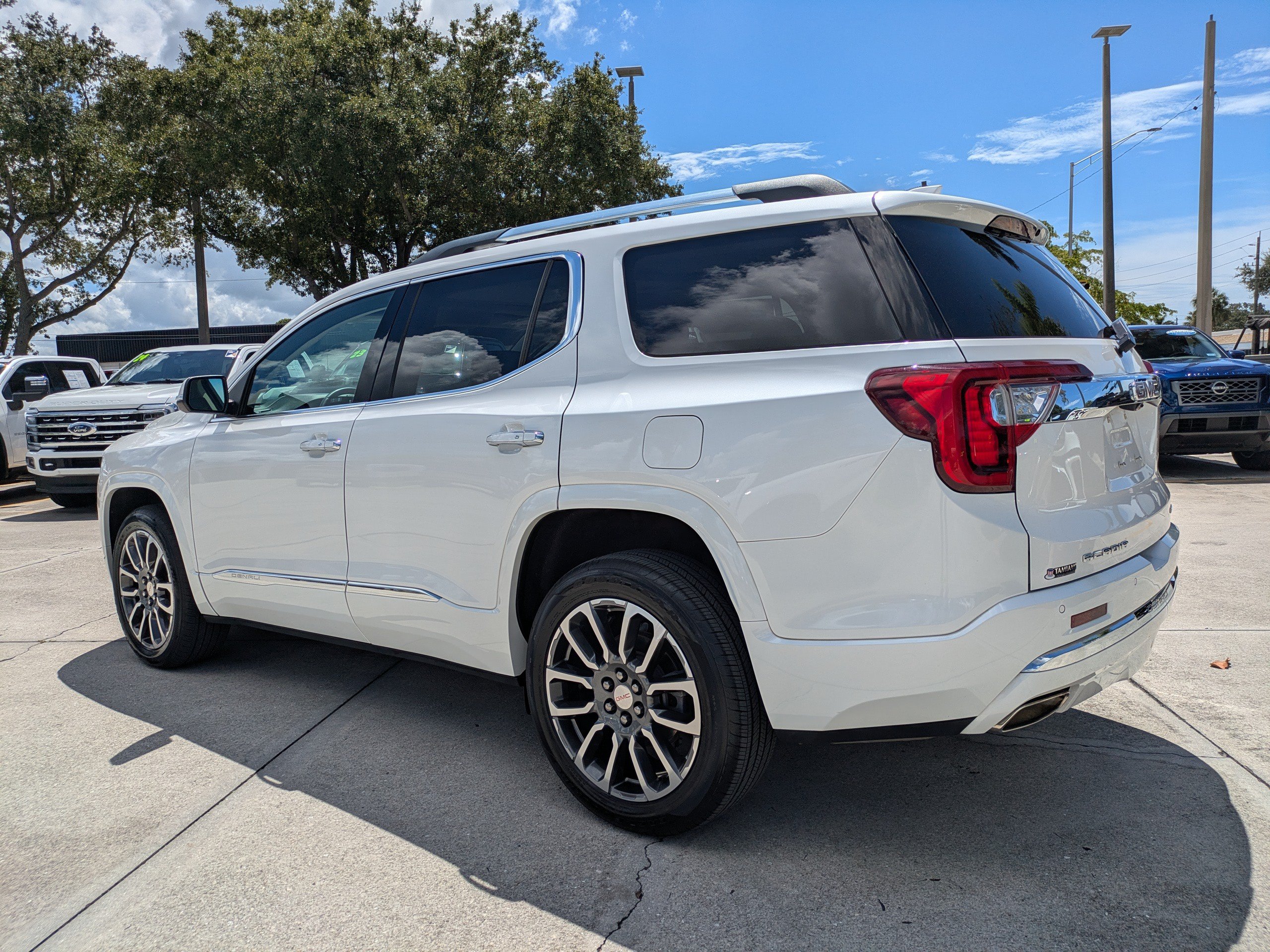 Used 2022 GMC Acadia Denali w/ Denali Technology Package AWD/4WD image 6