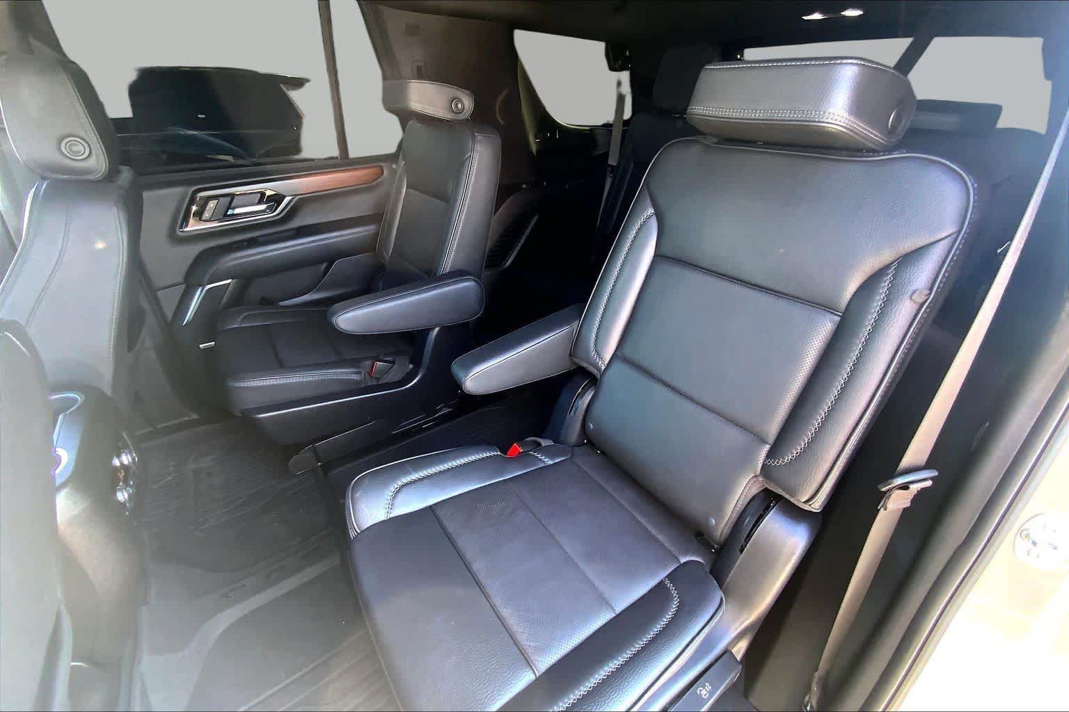 Used 2025 GMC Yukon Denali w/ Sun & Power Step Package AWD/4WD image 18