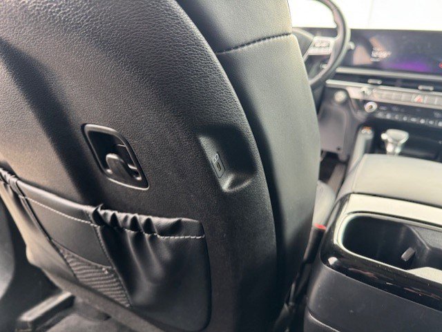 Used 2025 Kia Telluride S AWD/4WD image 28
