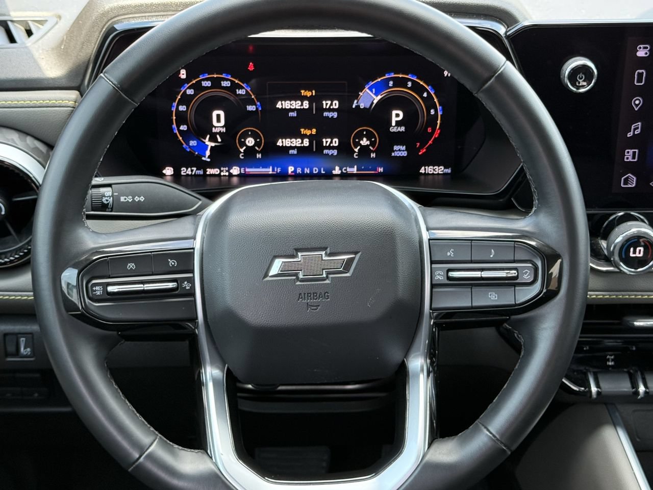 Used 2024 Chevrolet Colorado ZR2 w/ Technology Package AWD/4WD image 12