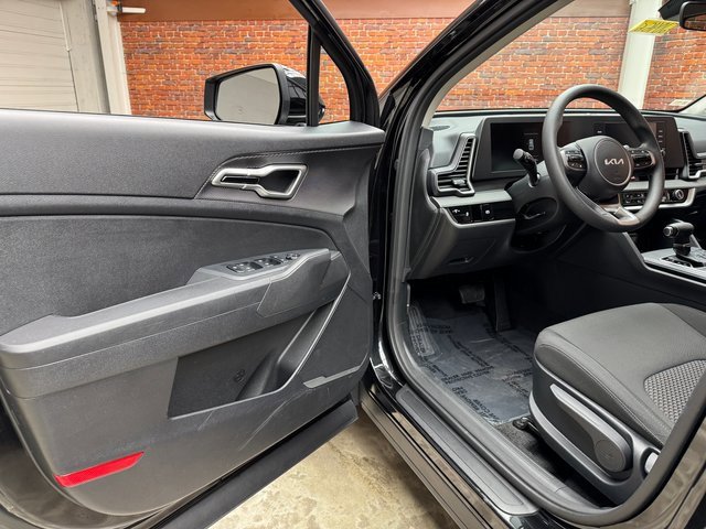 Used 2023 Kia Sportage LX image 10