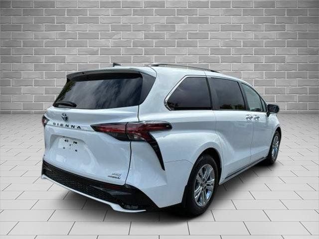 Used 2023 Toyota Sienna XSE w/ XSE Plus Package AWD/4WD image 3