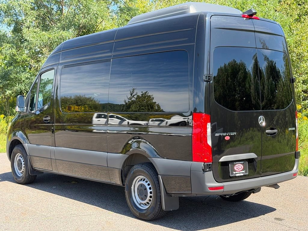 Used 2024 Mercedes-Benz Sprinter 2500 image 33
