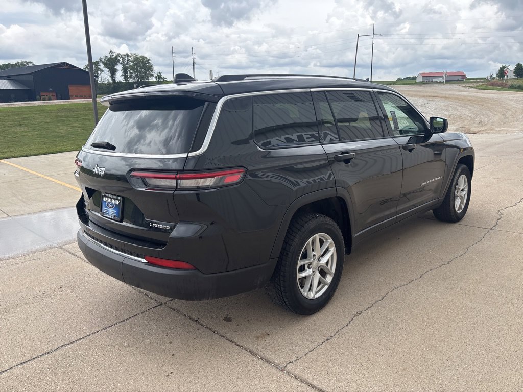 Used 2023 Jeep Grand Cherokee L Laredo AWD/4WD image 4