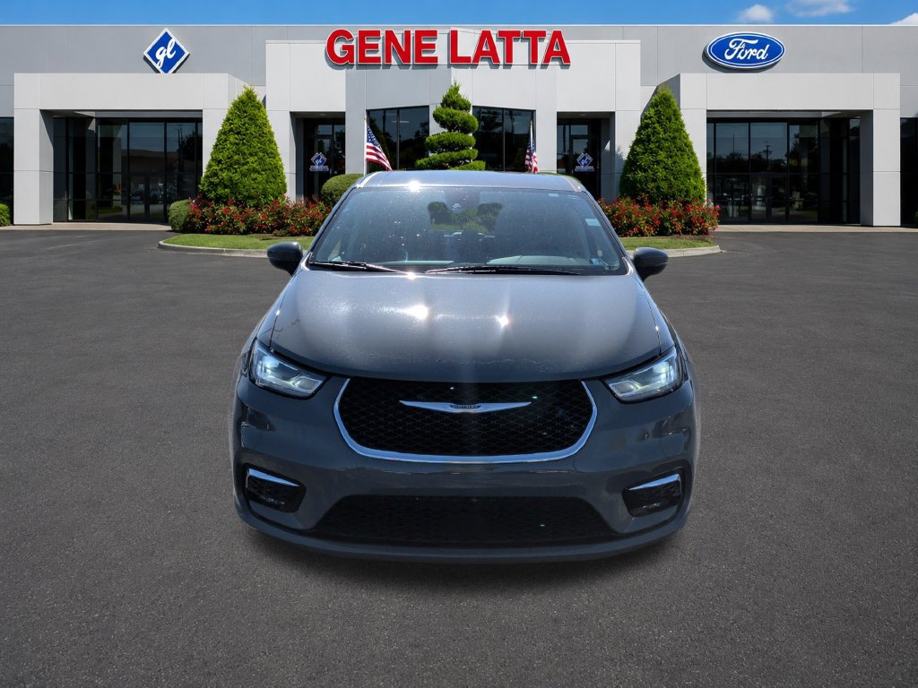 Used 2023 Chrysler Pacifica Touring-L FWD image 11