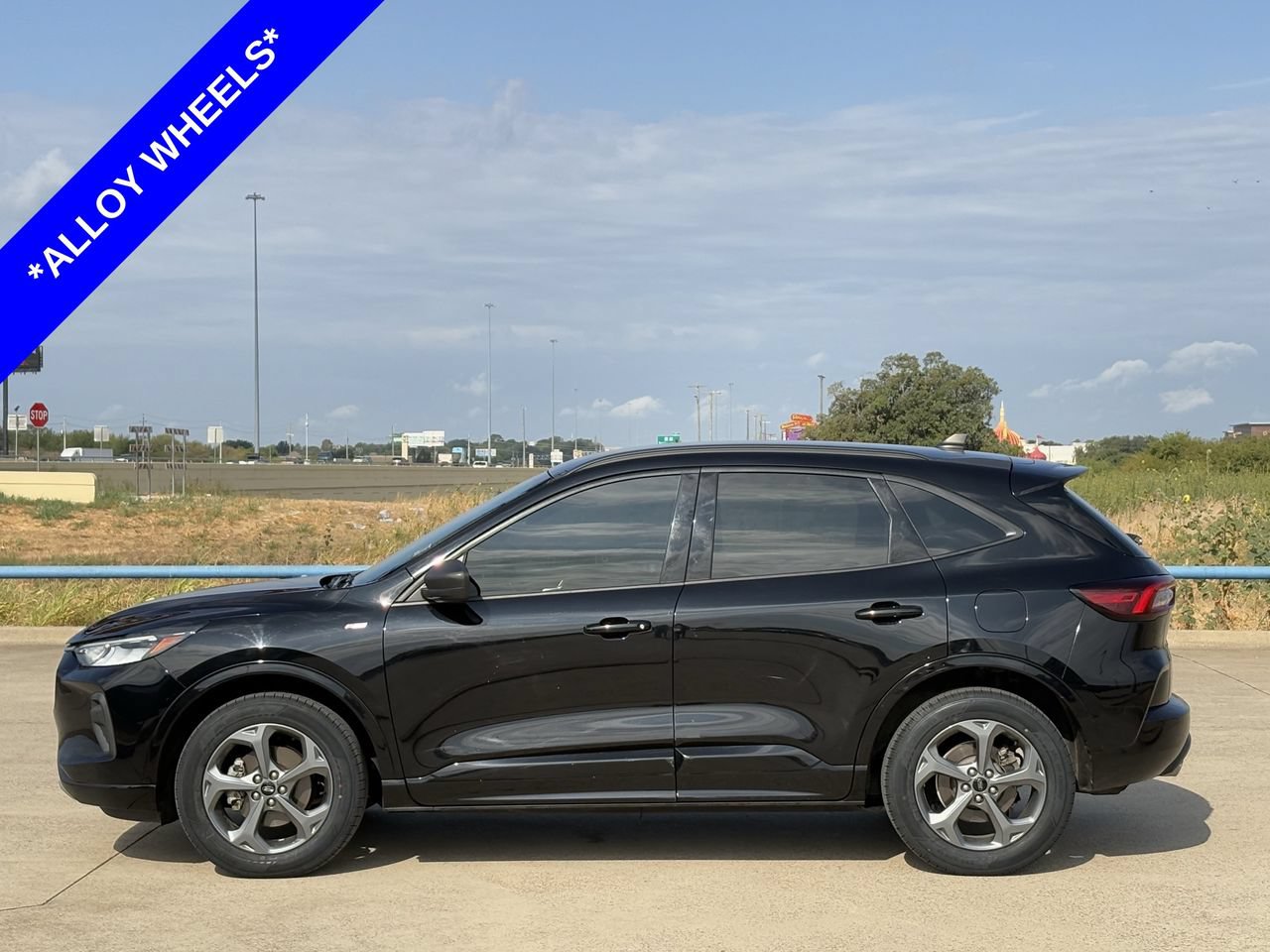 Certified 2023 Ford Escape ST-Line AWD/4WD image 3