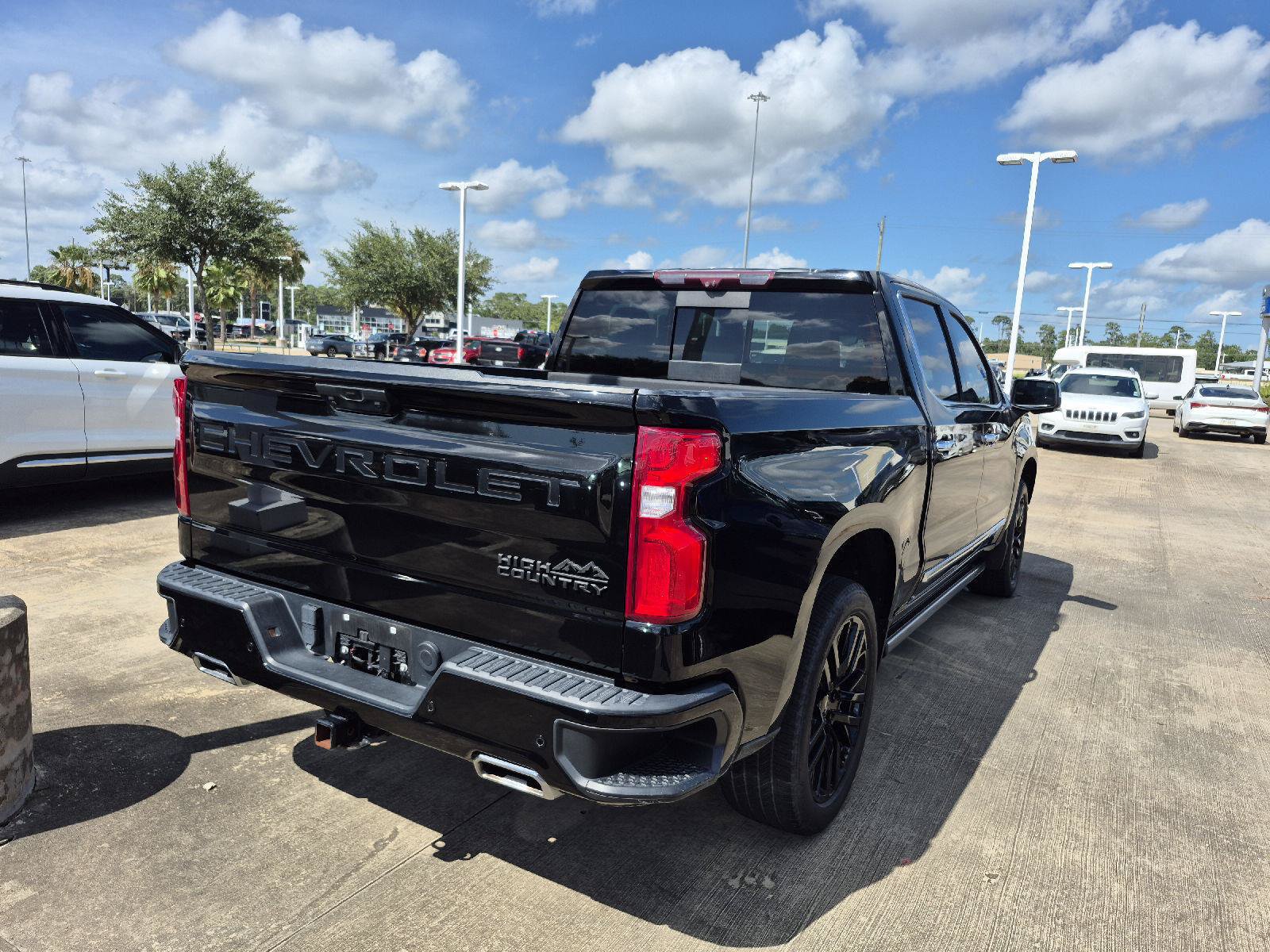 Used 2023 Chevrolet Silverado 1500 High Country w/ Technology Package AWD/4WD image 17
