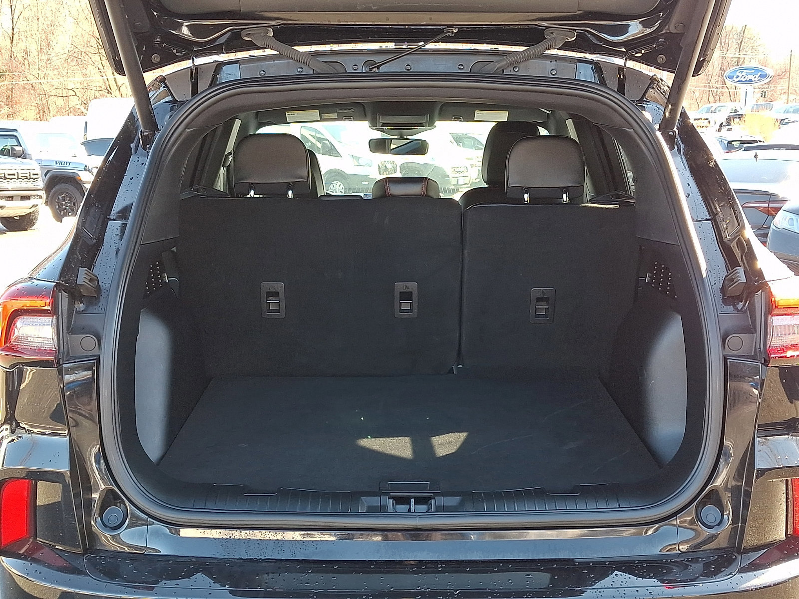 Certified 2025 Ford Escape ST-Line Elite w/ Premium Technology Package image 30