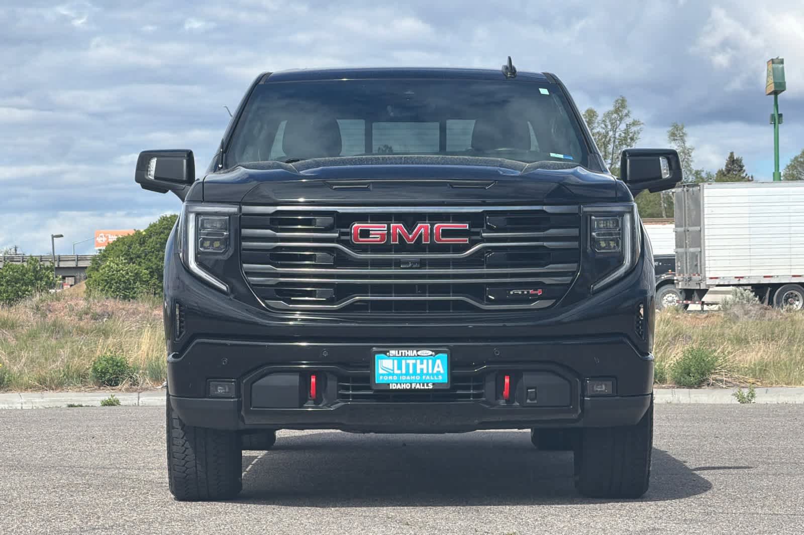 Used 2025 GMC Sierra 1500 AT4 w/ Technology Package AWD/4WD image 10