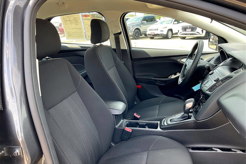 Certified 2018 Ford Focus SE w/ SE Appearance Package image 30