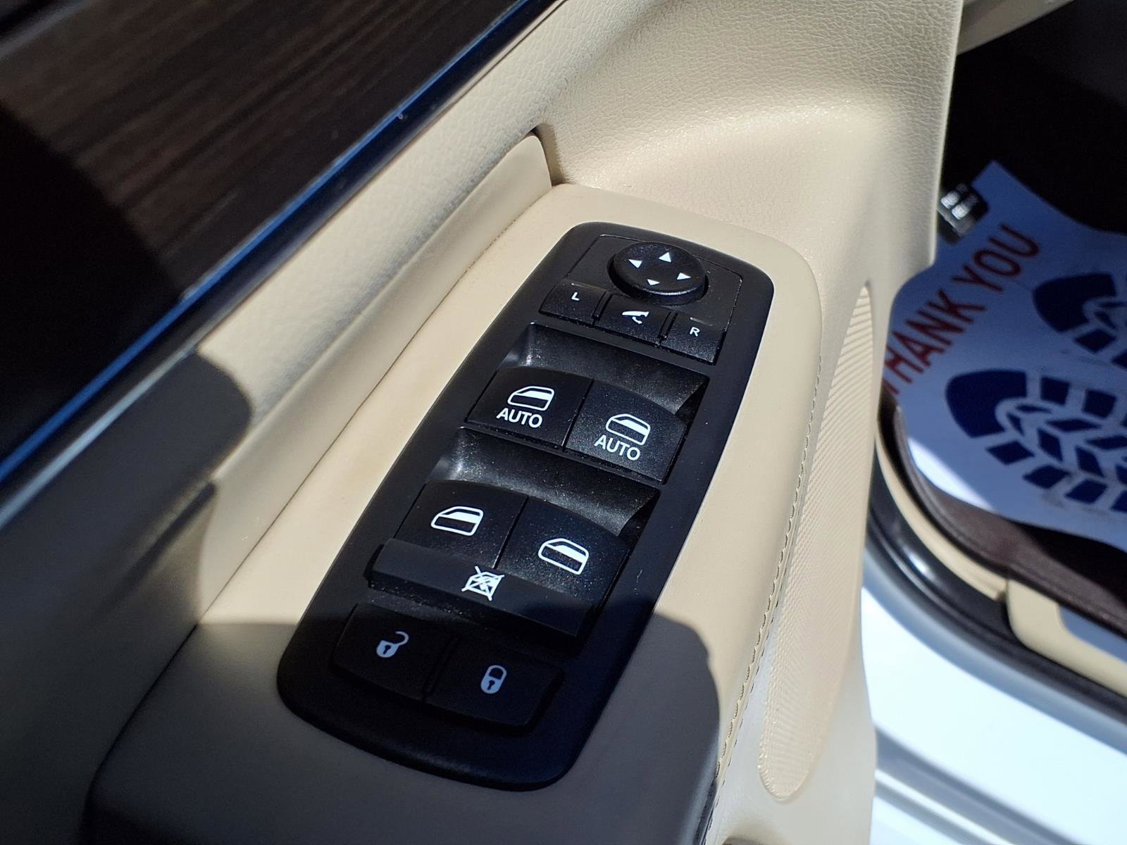 Used 2018 Jeep Grand Cherokee Overland AWD/4WD image 22