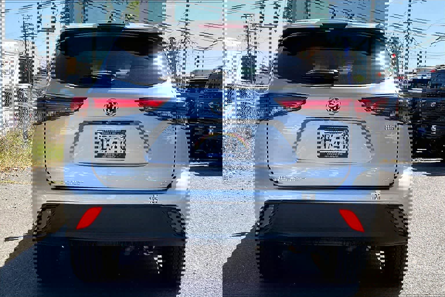 Used 2023 Toyota Highlander LE FWD image 2