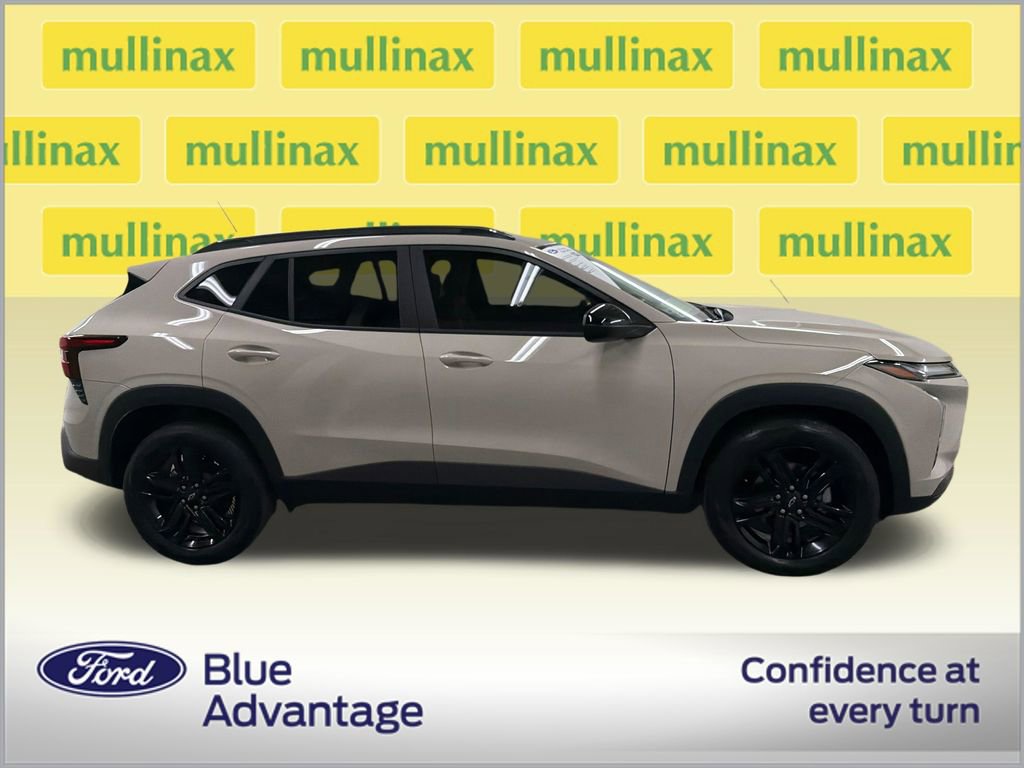 Used 2026 Chevrolet Trax ACTIV w/ Sunroof Package FWD image 2