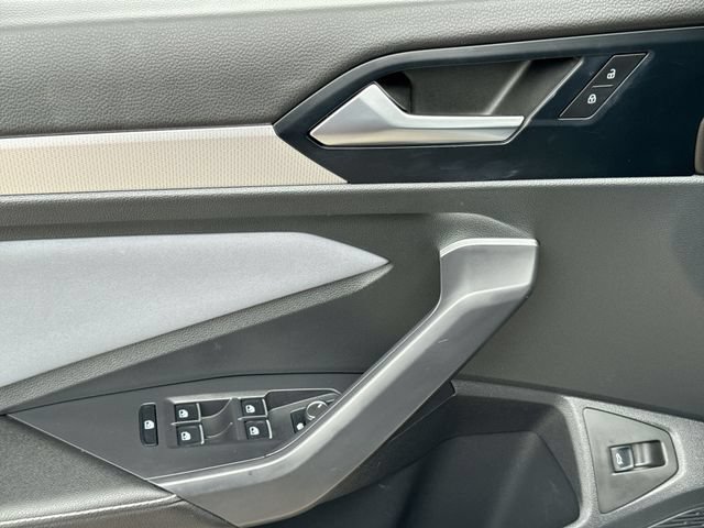 Used 2025 Volkswagen Jetta SE w/ Sunroof Package FWD image 13