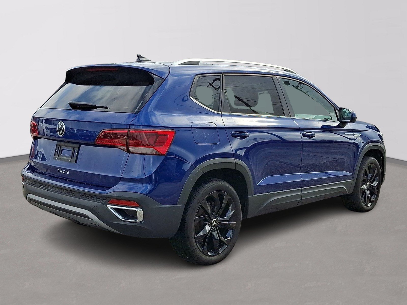Used 2024 Volkswagen Taos SE FWD image 6
