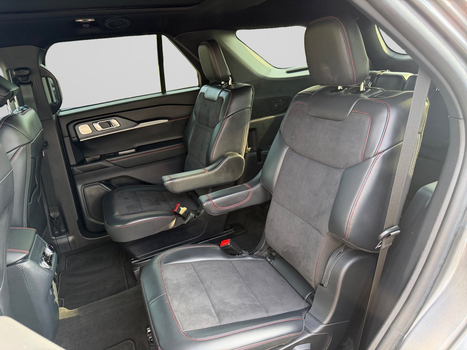 Certified 2025 Ford Explorer ST w/ Sun And Sound Package AWD/4WD image 13