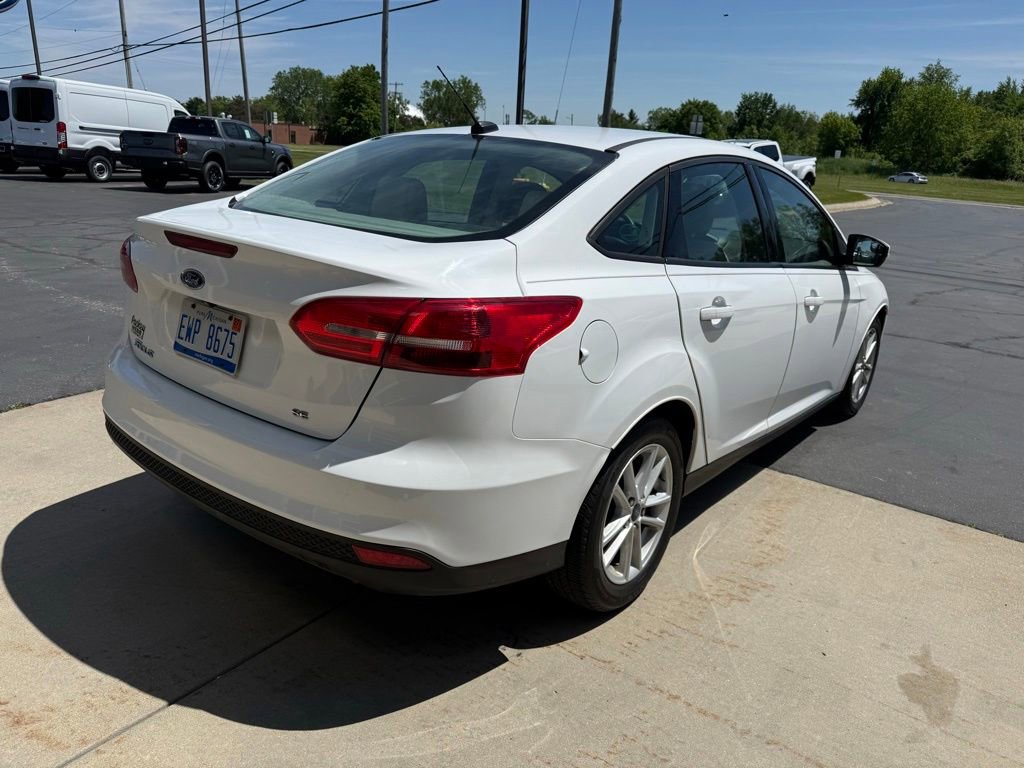Certified 2017 Ford Focus SE FWD image 9