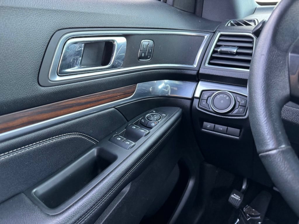 Certified 2018 Ford Explorer Limited w/ Equipment Group 301A AWD/4WD image 32