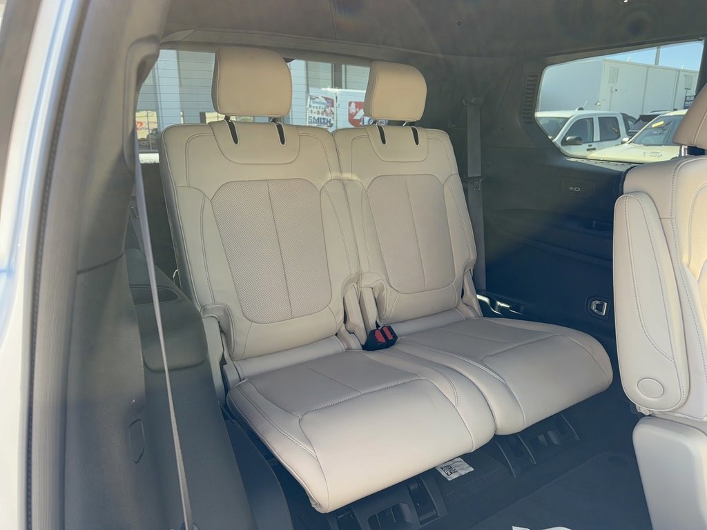 Used 2023 Jeep Grand Cherokee L Limited w/ Luxury Tech Group II image 17