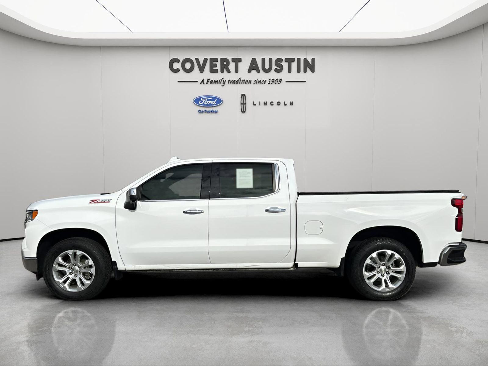 Used 2023 Chevrolet Silverado 1500 LTZ image 2