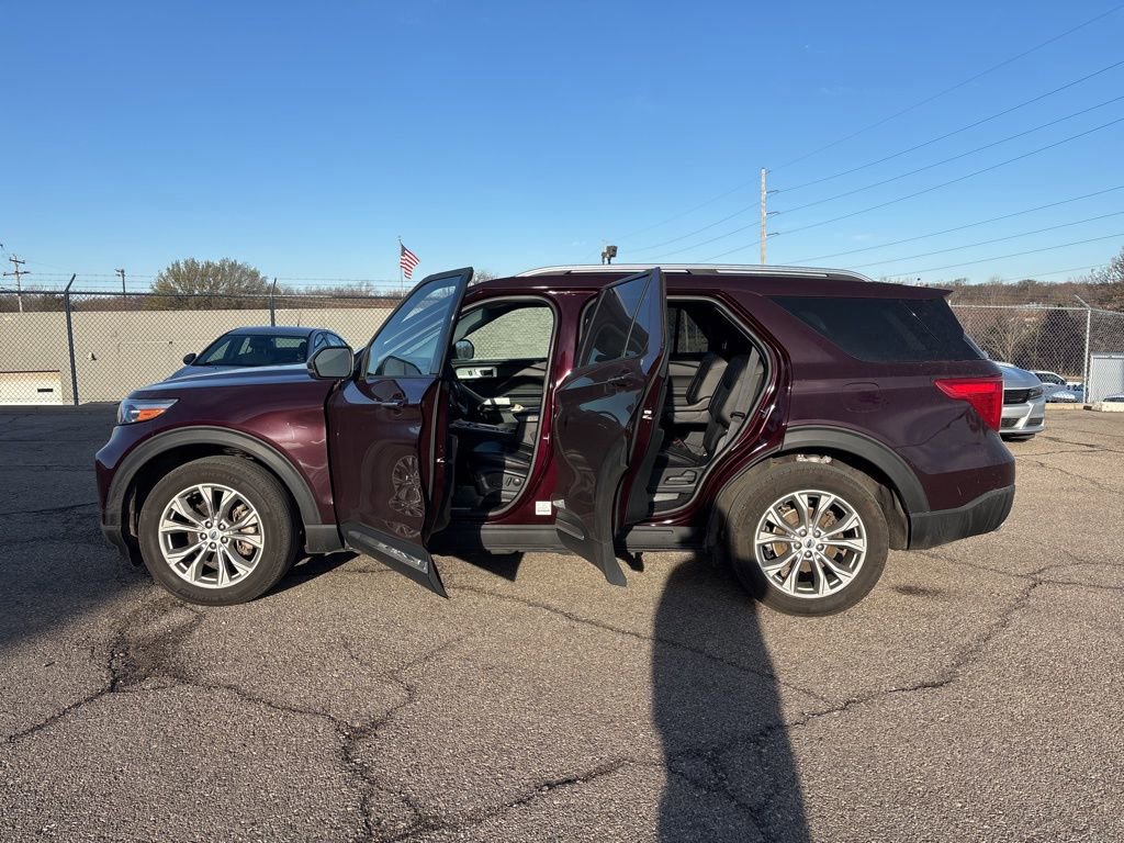 Certified 2023 Ford Explorer Limited w/ Equipment Group 301A image 8