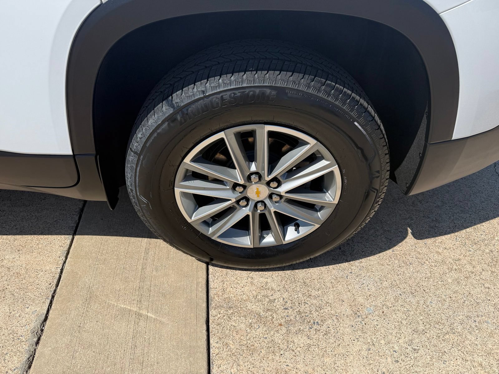 Used 2023 Chevrolet Traverse LT FWD image 9