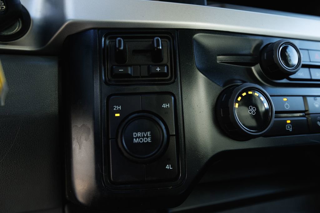 Certified 2025 Ford F450 XLT w/ 360-Degree Camera Package image 28