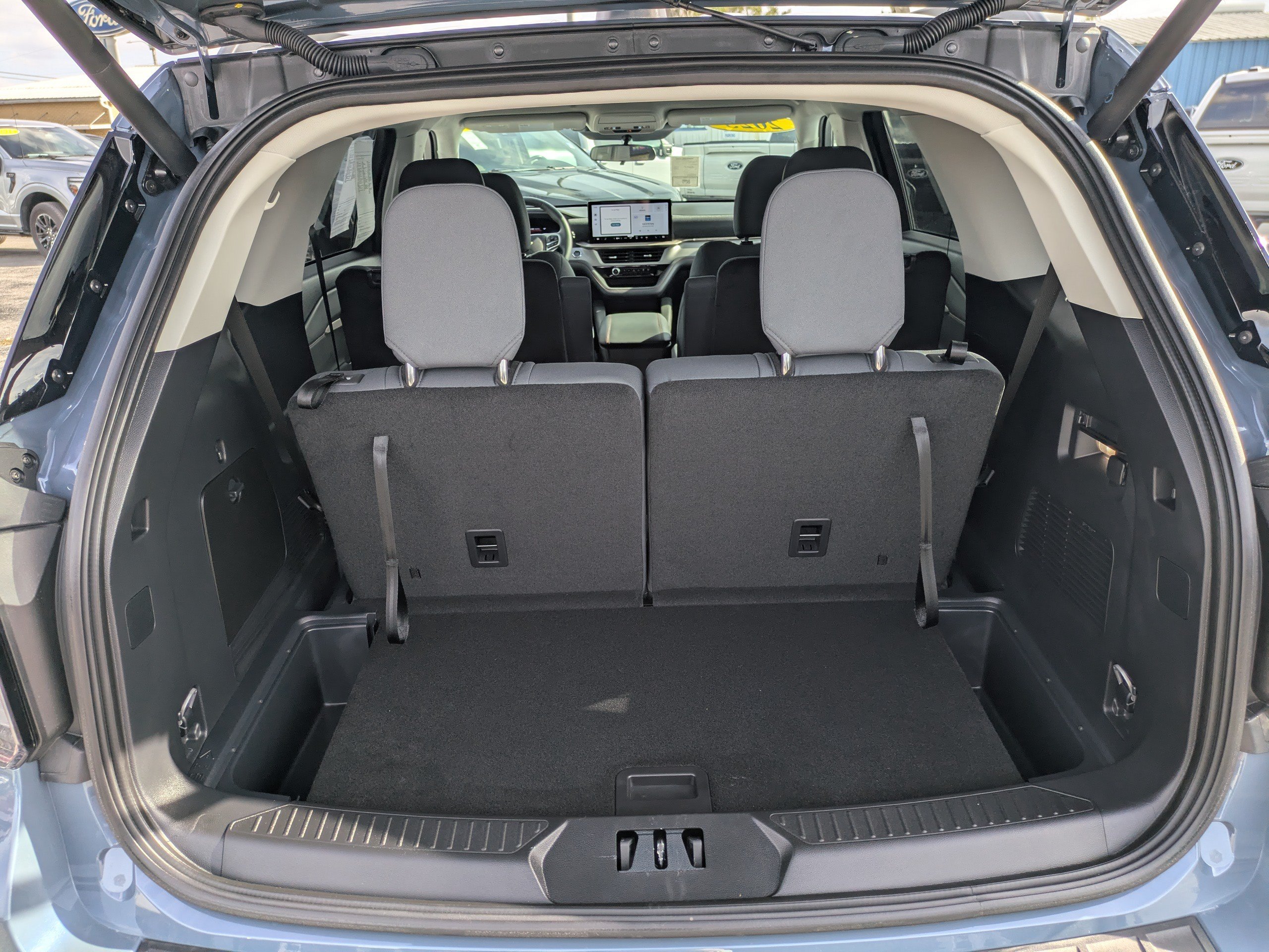 Certified 2025 Ford Explorer Active RWD image 12