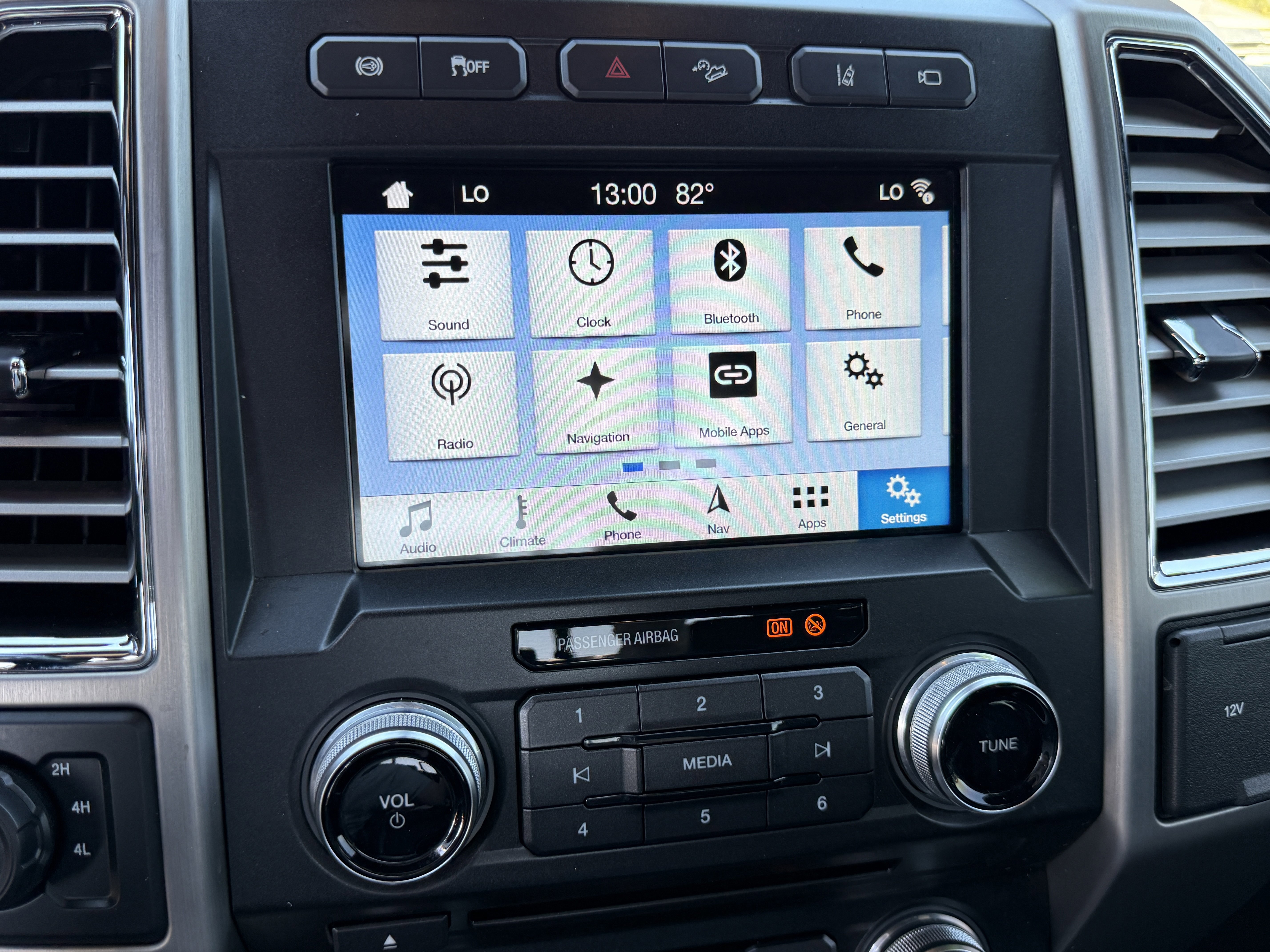 Certified 2018 Ford F450 Platinum w/ Platinum Ultimate Package image 18